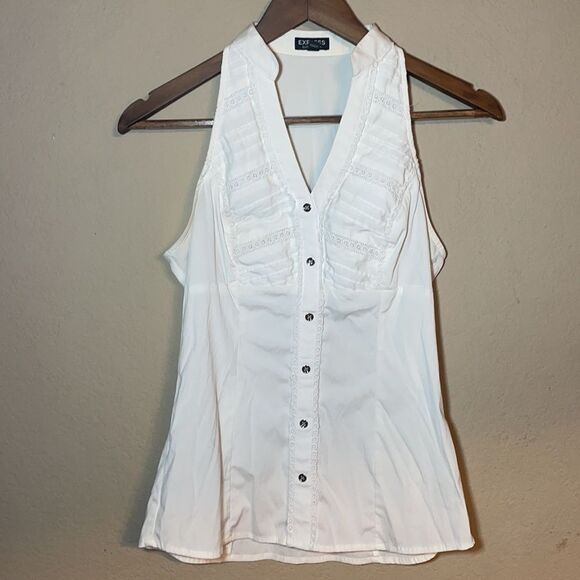 White sleeveless top - Picture 2 of 11